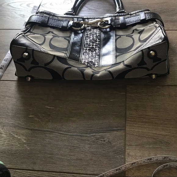 13073 Coach Hamptons Signature Stripe Carryall - Picture 3 of 9